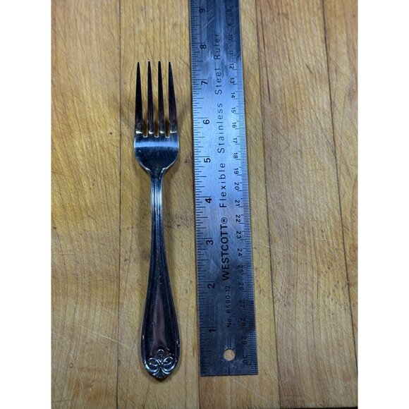 Reed & Barton Ribbon Crest Stainless Steel Flatware Set of 8 - Picture 7 of 9